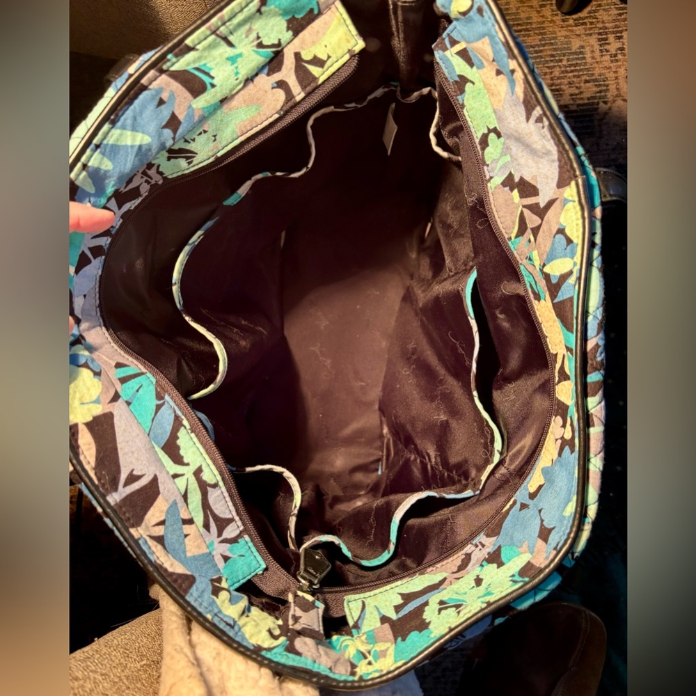 💥Vera Bradley Tote in Camo Floral💥 NWOT - Picture 6 of 9